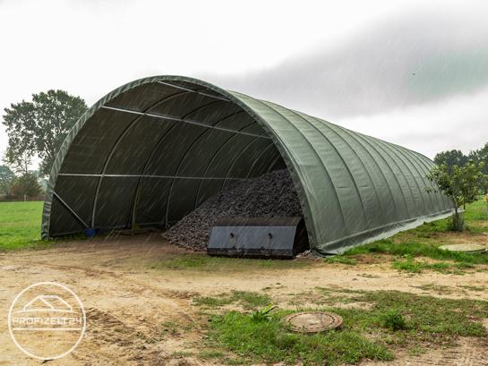 Wetterfeste Rundbogenhalle als Fahrsilo-Überdachung inklusive praktischer Regenrinne Wetterfeste Rundbogenhalle als Fahrsilo-Überdachung inklusive praktischer Regenrinne