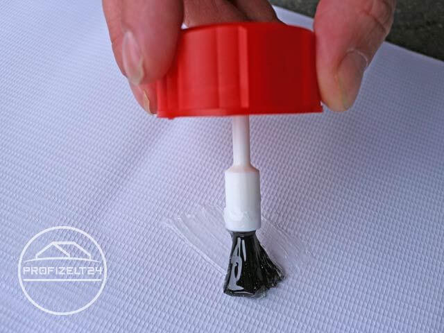 Kunststoffkleber für eine PVC-Plane
