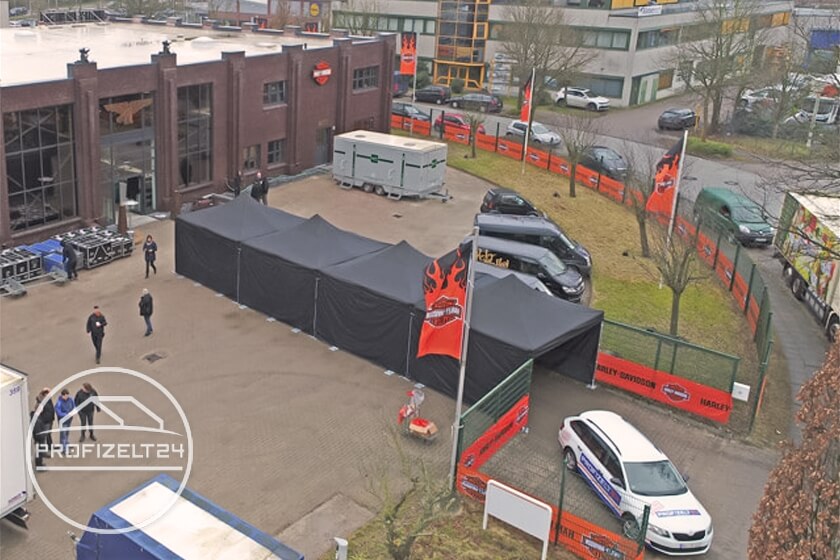 Mobile Faltpavillons miteinander kombiniert ergeben einen idealen VIP-Tunnel Mobile Faltpavillons miteinander kombiniert ergeben einen idealen VIP-Tunnel