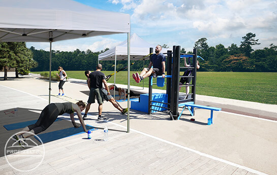 Leichte Faltpavillons als perfekte Trainingstationen beim CrossFit Leichte Faltpavillons als perfekte Trainingstationen beim CrossFit